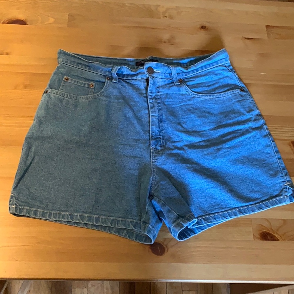 3 pairs Bill Blass mom jean shorts, size 12